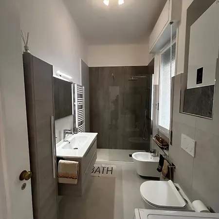 Modern Flat With A View アパート